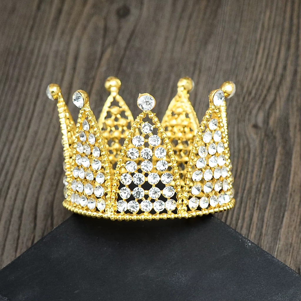 Coronas metalicas 7.4cmx5.4cm Dorada